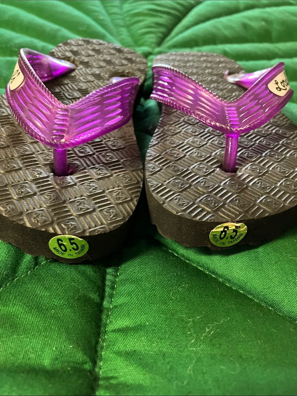 NWOT Hawaii brand kids locals slippers sandals, black/purple.